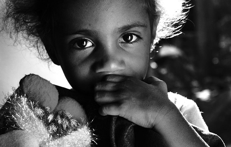 Générations - Alexia, 3 ans, la fille d’Elvina. Elles sont venues rendre visite à Anna et son mari Marcel, qui vivent à Sakamoto depuis 3 ans. 