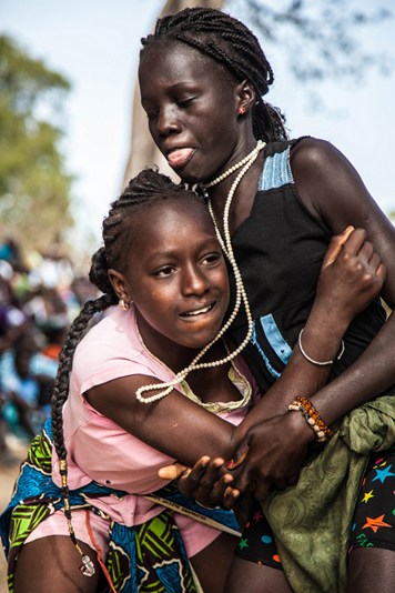 Une jeune débutante a oublié d’enlever ses perles avant d’entrer dans l’arène. 