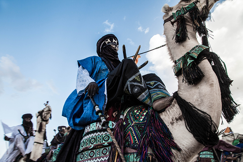 Course de chameaux, concerts, défilés ou concours de poésie touareg font partie des festivités. Mais selon un des membres du jury, il y a beaucoup moins de participants qu’avant.