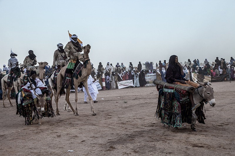 Parade fantasia, concerts, ou courses de chameaux font partie des festivités. Mais selon un des membres du jury, il y a beaucoup moins de participants qu’avant.