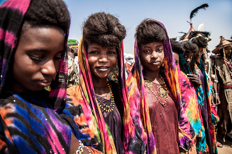La Cure salée est un lieu de rencontres et de retrouvailles.  Le festival attire aussi la jeunesse des alentours. Djowel, Tobo et Rodo, au premier plan, assistent à la fête pour la première fois.