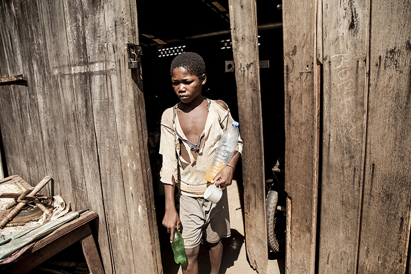 De nombreux enfants et adolescents sont parmis les déplacés, échappant ainsi au recrutement forcé d’enfants soldats par certains des groupes armés.    