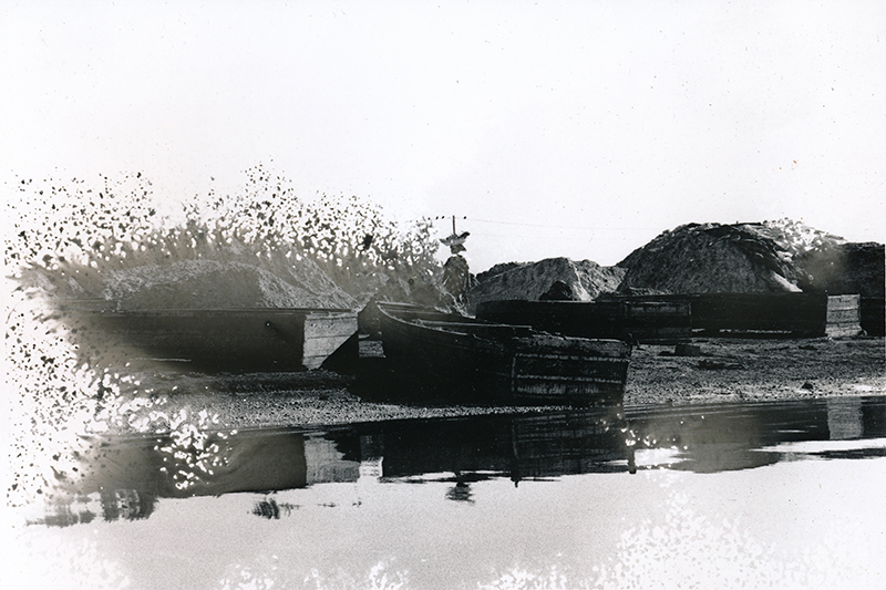 Walking away from it all. Série 'Time spills'.